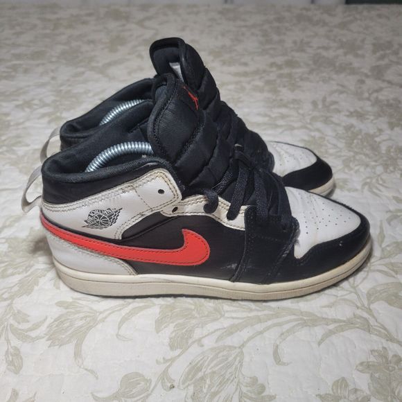 Nike Air Jordan 1 Mid Youth Size 3Y White Black Red Chile Shoes Kids 640734-075‎ - Picture 2 of 12